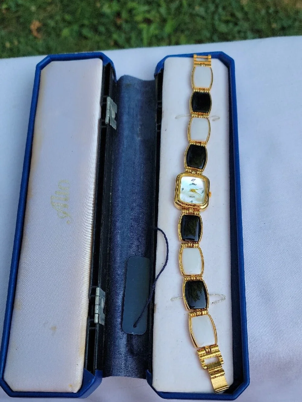 Vintage Alto Womens Quartz Watch Model 3830 Like New Black White Gold Tone